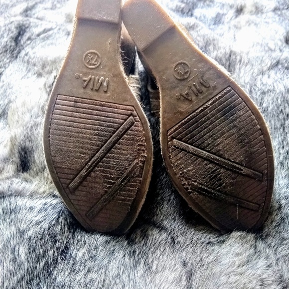 Adorable Mia blue wedges! - Picture 6 of 8